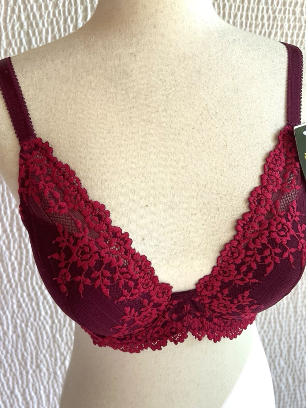 Wacoal Women's 36 C Embrace Lace Plunge Contour Bra 36C Red Maroon Burgundy